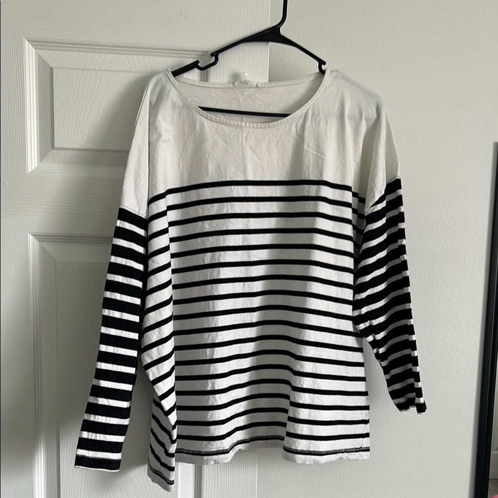 Maurices Cream and Black Boxy T-Shirt with Long Sleeves